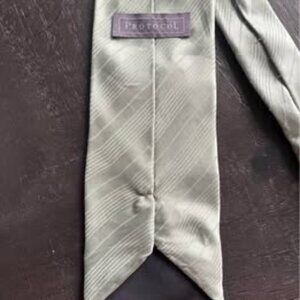 FREE with Men’s Purchase